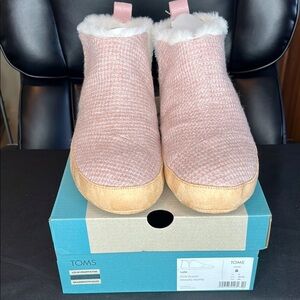 TOMS Women’s Pink and Tan Cozy size 8 Shoes NEW